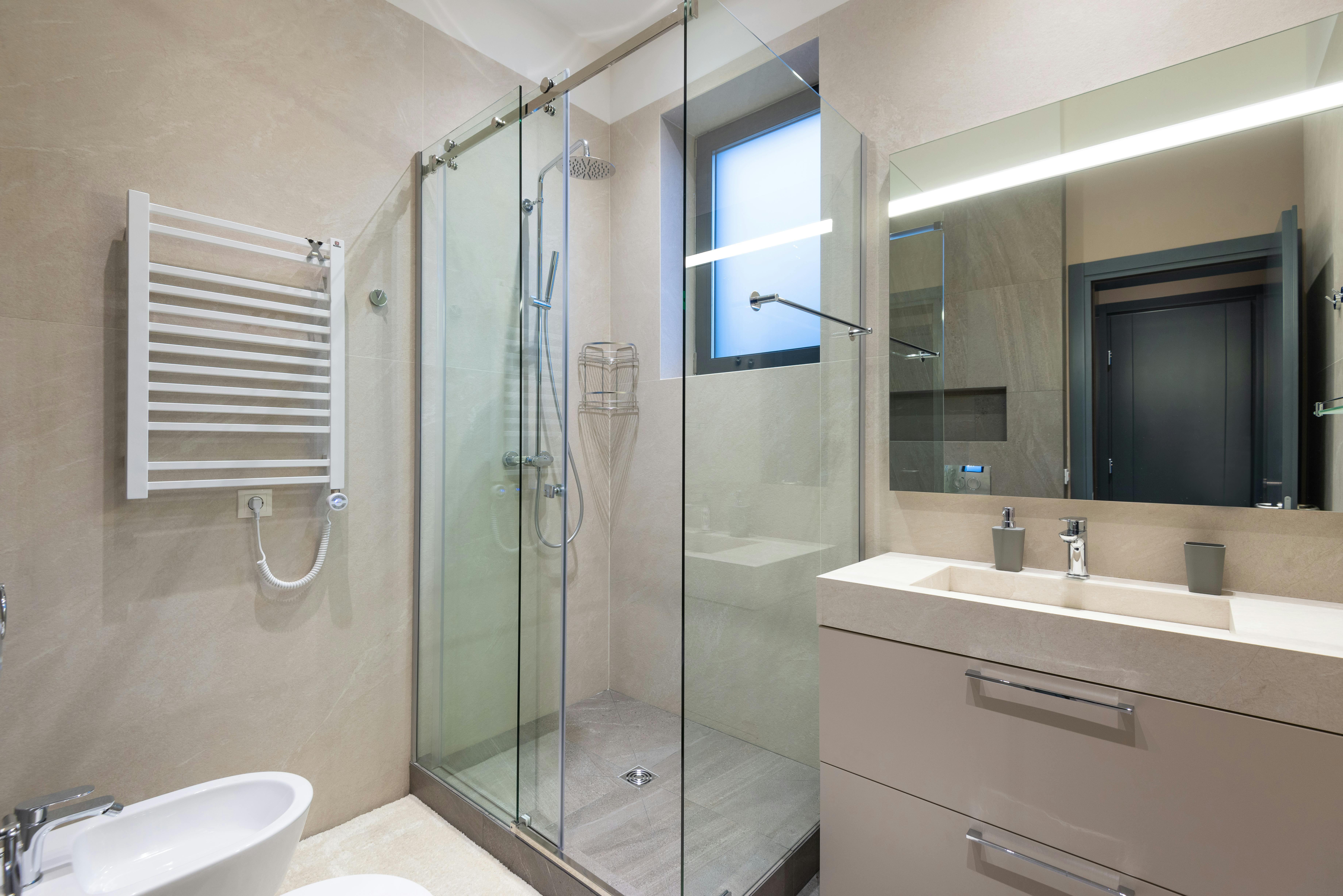 Cabine de douche italienne : design haut de gamme et confort absolu