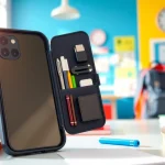 Handytasche Schule für sicheren Transport und stilvolle Aufbewahrung von Smartphones.